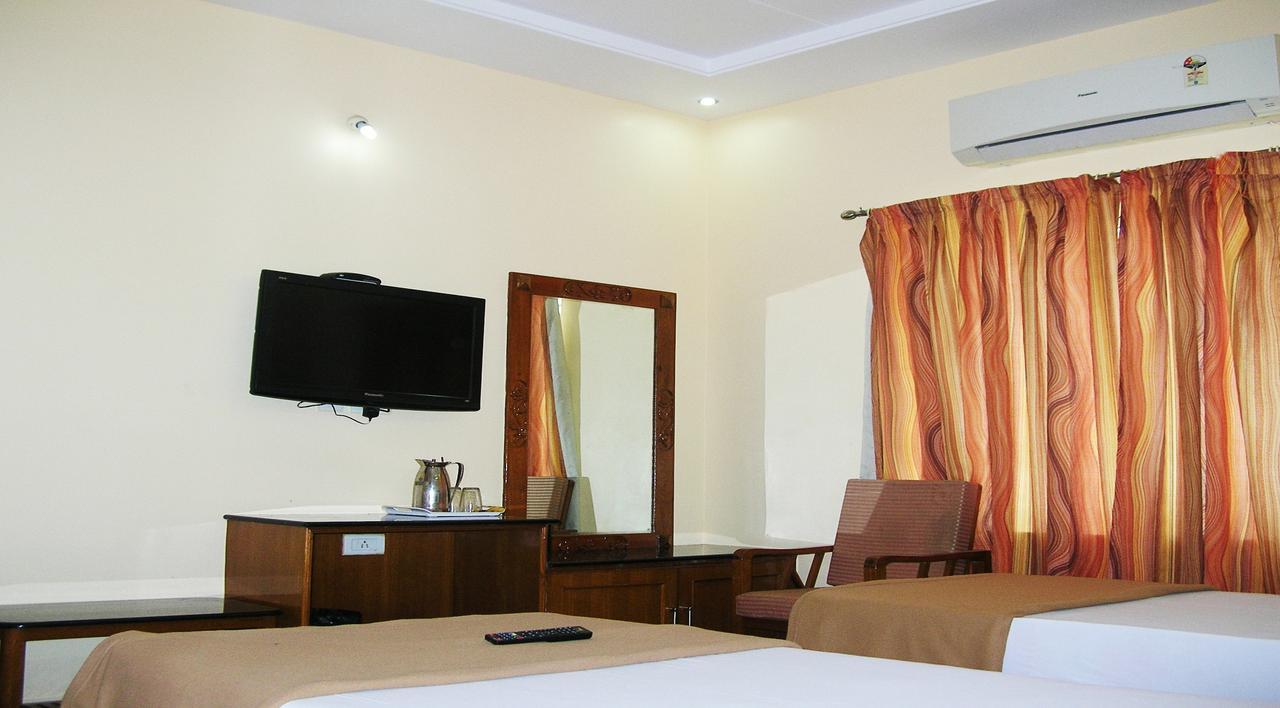 Отель Athidhi Residency Тирупати Экстерьер фото