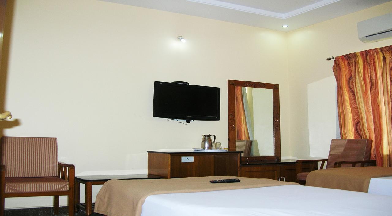 Отель Athidhi Residency Тирупати Экстерьер фото