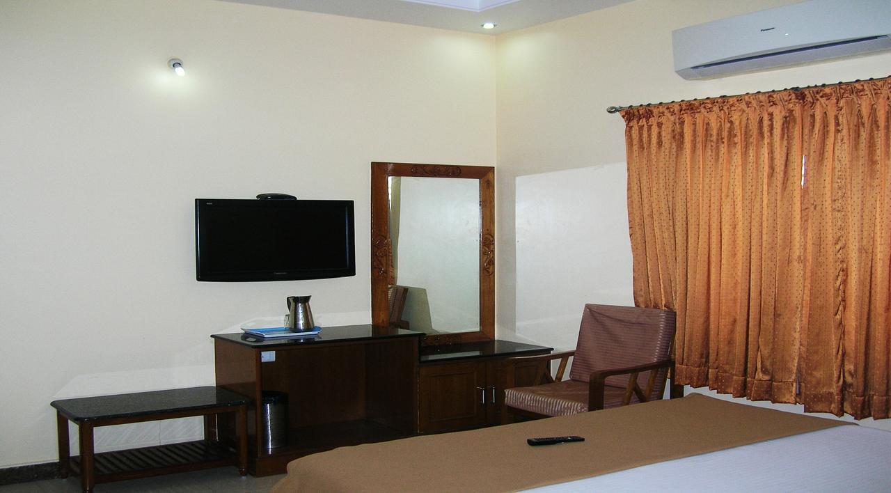 Отель Athidhi Residency Тирупати Экстерьер фото